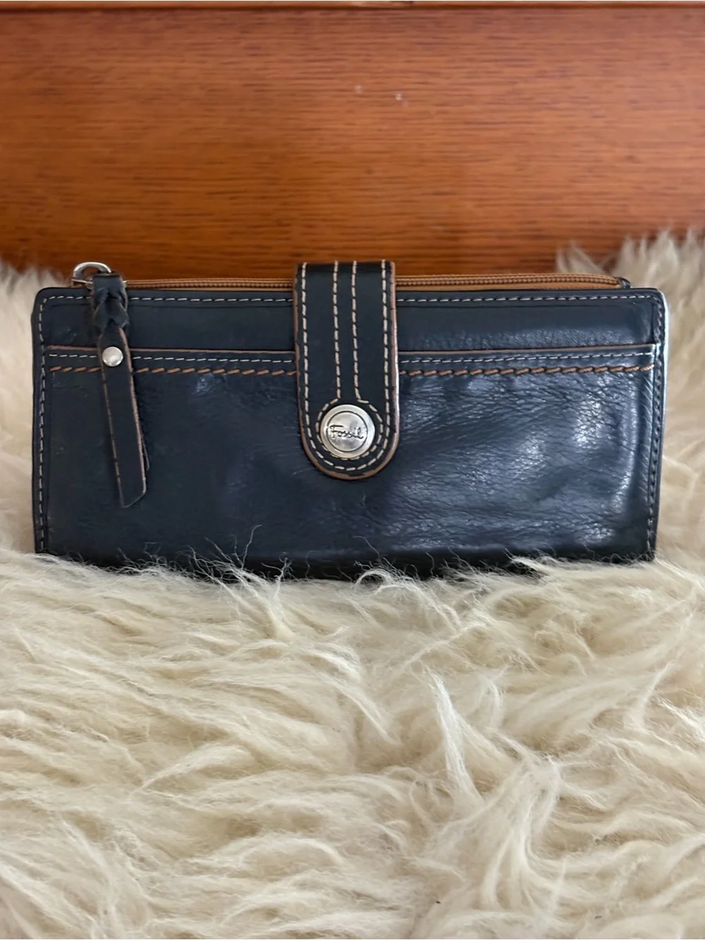 Fossil Black Leather Women's Wallet with Tan Contrast Stitching